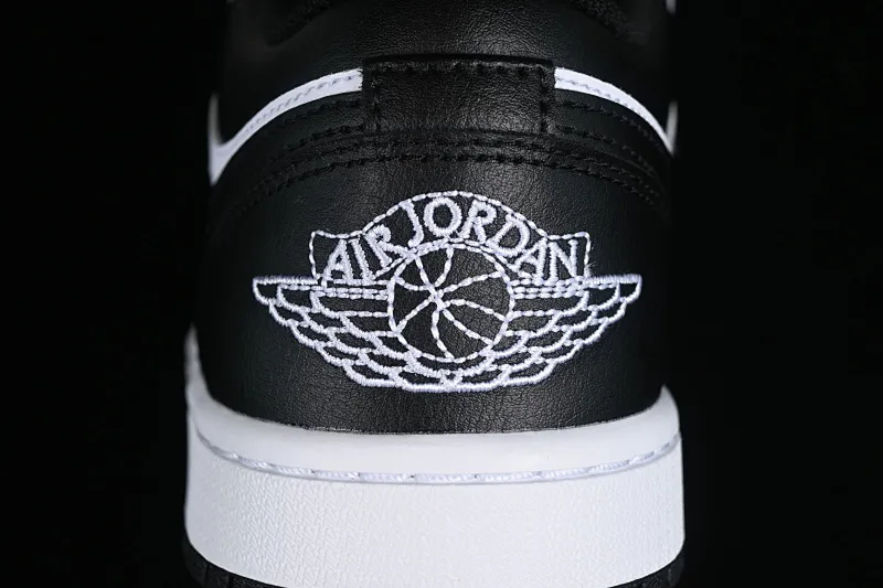 All categories Air Jordan Jordan series basketball shoes Air Jordan 1 Low G version pure original Air Jordan 1 Low "White and Black" AJ1 Joe 1 white and black color matching low-top cultural casual sneakers 553558-132